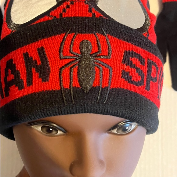 Spider-Man Black and Red Beanie and Gloves Set (Kids) - Picture 4 of 6
